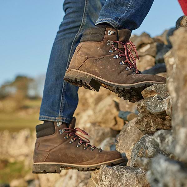 How to clean walking boots Wear in walking boots TOG24