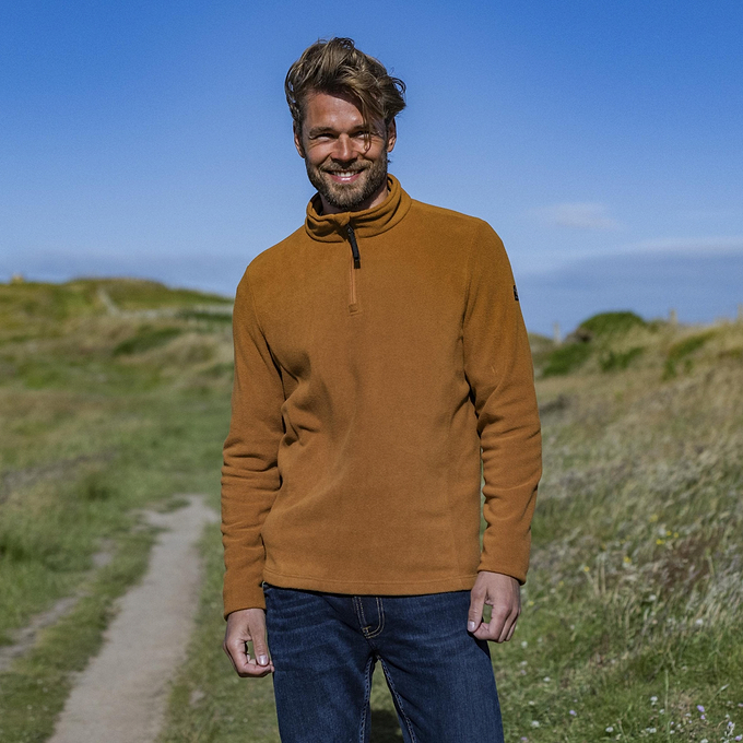 Stay Cozy and Stylish: Your Guide to Men's Fleece Tops for South African Winters - Styling Tips for Men's Fleece Tops