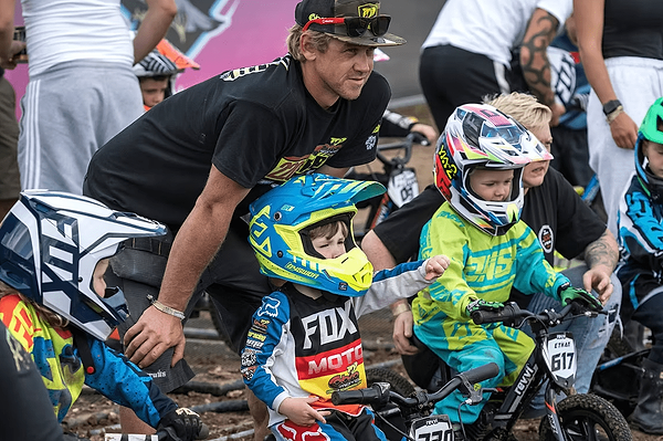 Children starting a revvi race