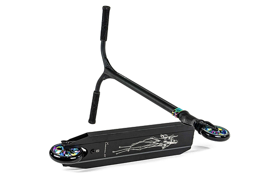 The Ethic DTC Erawan V2 Complete Stunt Scooter (M) boasts a stunning neochrome frame paired with vibrant wheel cores. Designed for performance, it includes IHC compression for a seamless ride, while the deck is adorned with an eye-catching white graphic. Its freestyle appeal is enhanced by curved handlebars with comfortable grips.