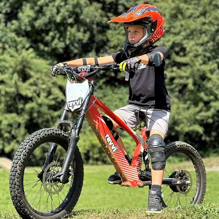 Revvi Bikes Guides — Skates.co.uk