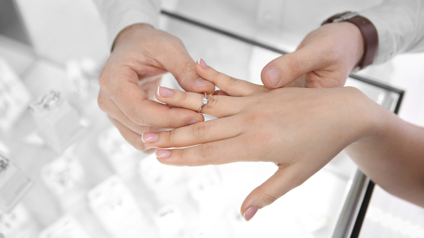 Step-by-Step Guide on How to Choose an Engagement Ring for Your Partner