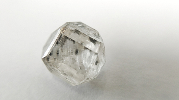 Lab-Created Diamonds Vs. Mined Diamonds - What’s The Difference?