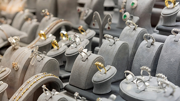 Why You Should Add Jewelry to Your Wardrobe