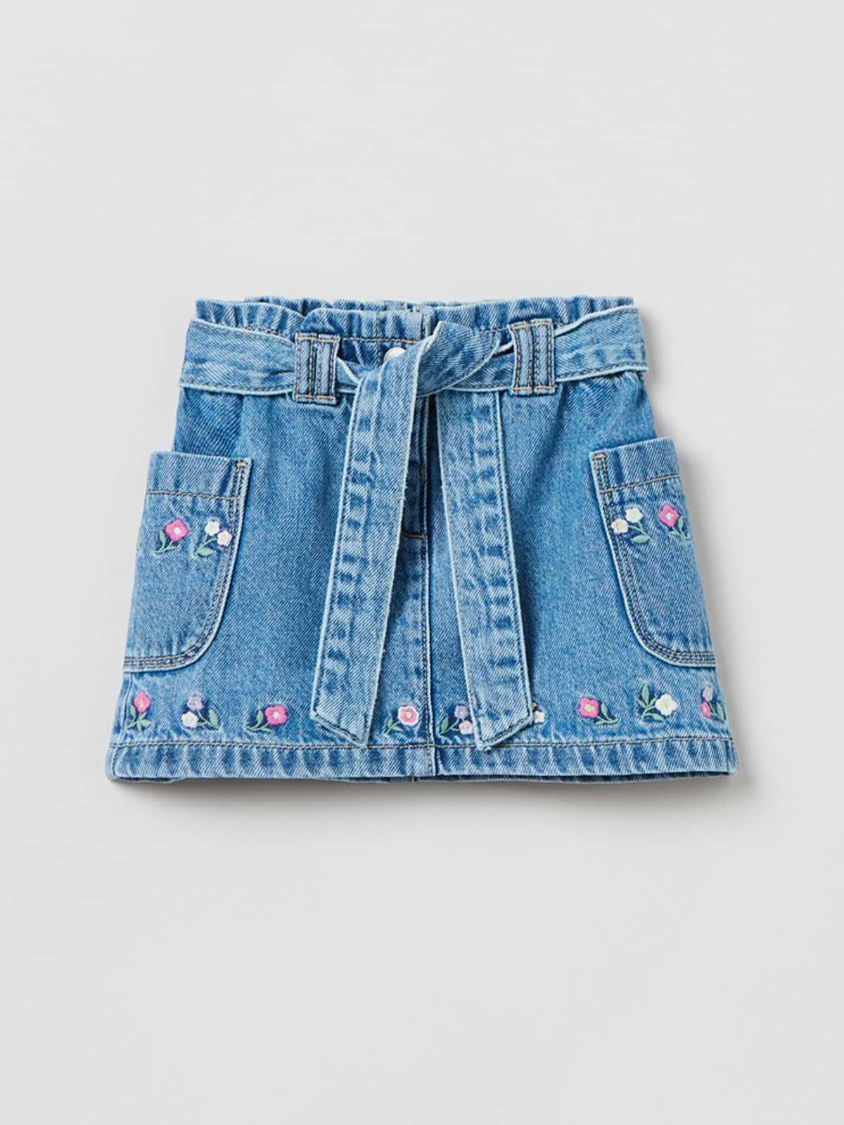 חצאית ג'ינס בשילוב פרחים רקומים
