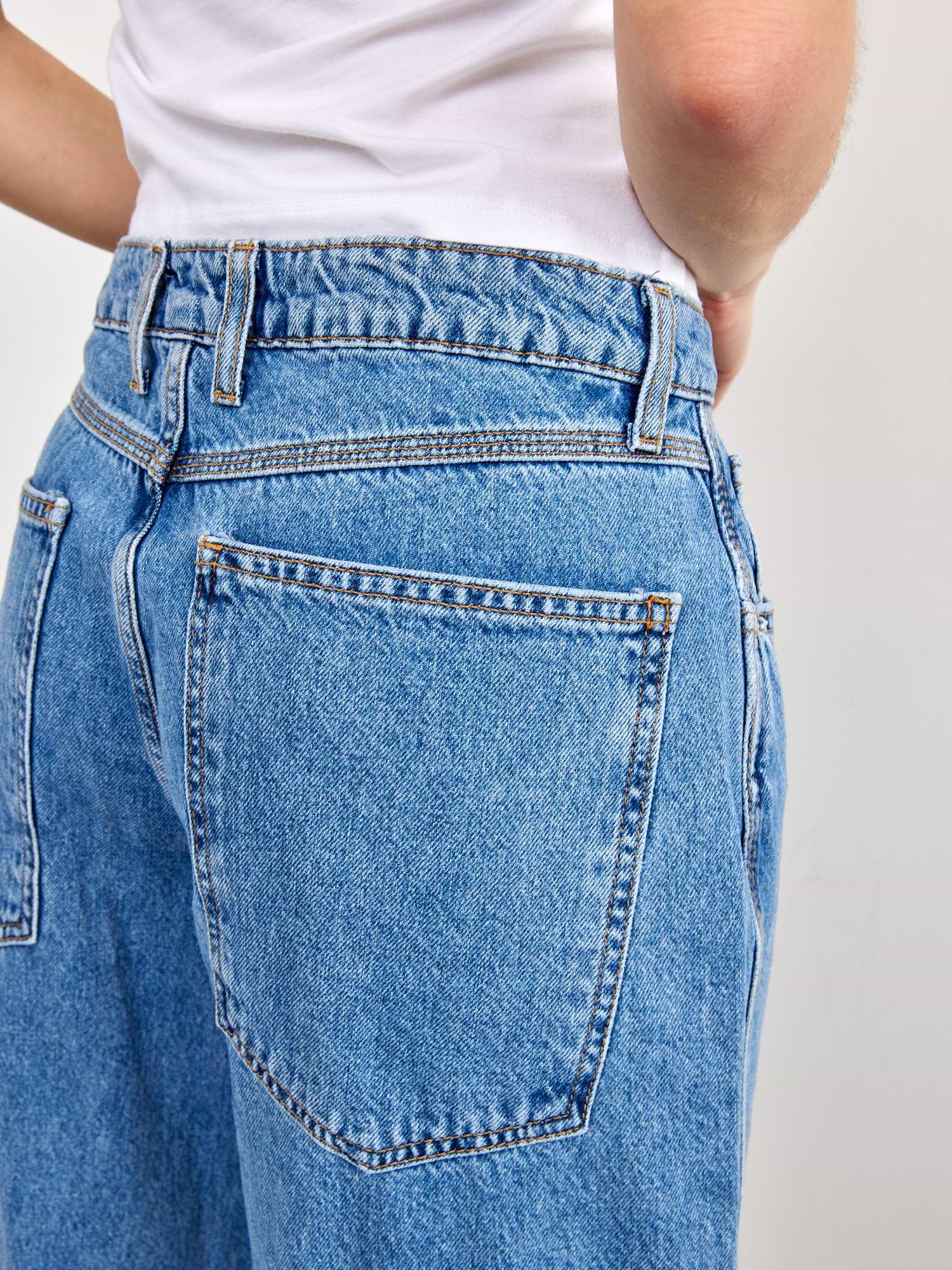 מכנסי ג'ינס בגזרה גבוהה ומתרחבת- FOREVER 21|פוראבר 21