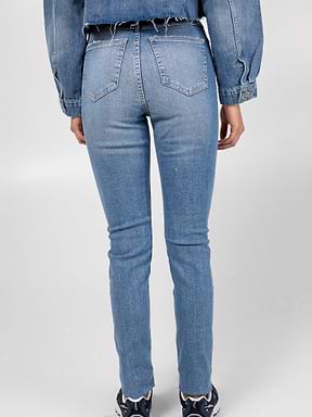מכנסי ג'ינס בגזרה גבוהה עם שפשופים