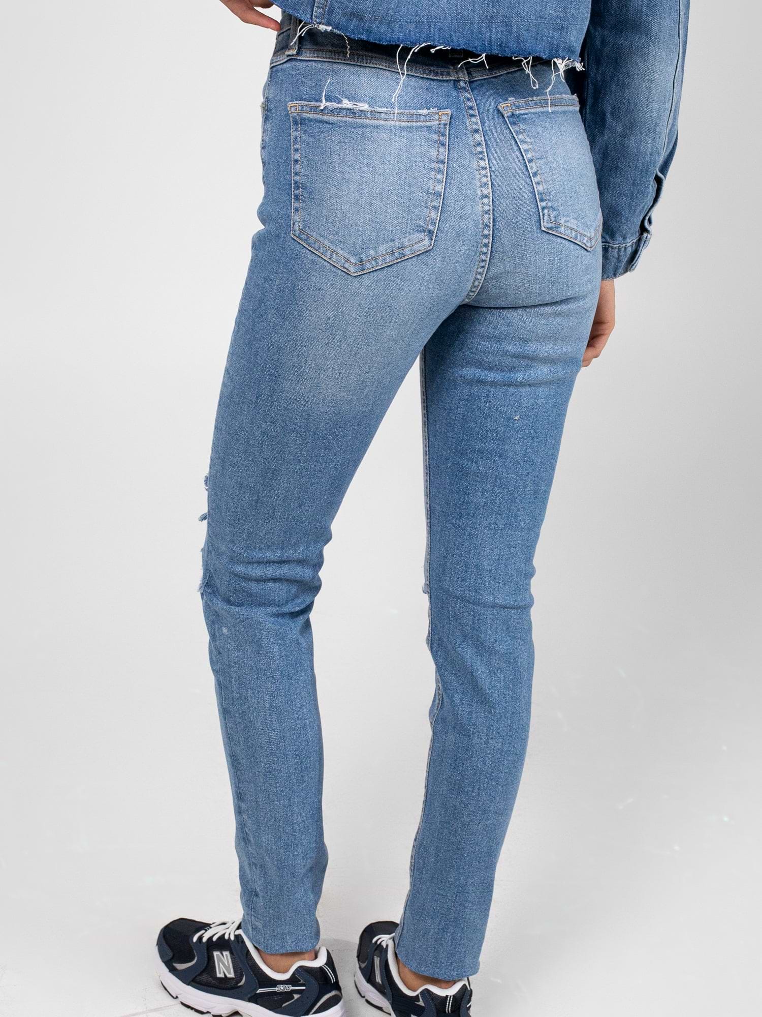 מכנסי ג'ינס בגזרה גבוהה עם שפשופים