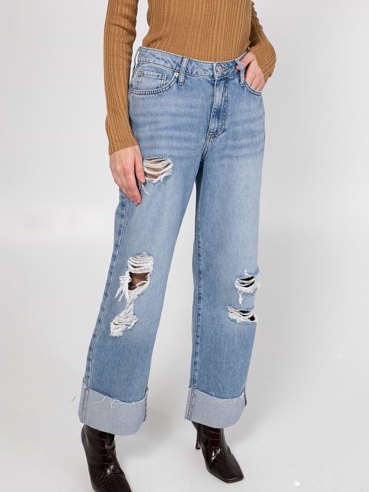 מכנסי ג'ינס בגזרת לוס עם קרעים