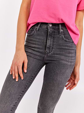 מכנסי ג'ינס בגזרת SUPER SKINNY
