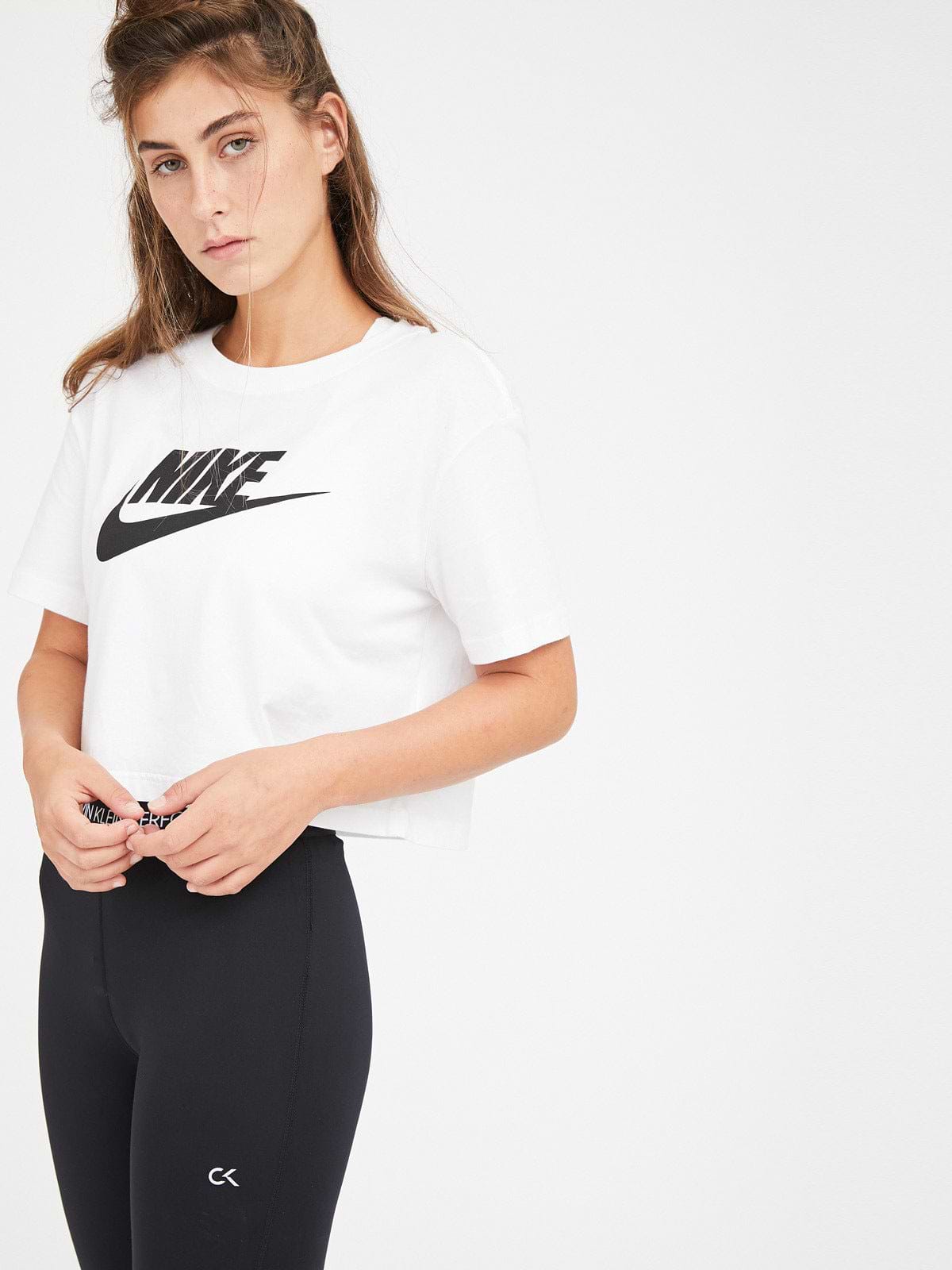 חולצה נייקי לנשים - NIKE CROPPED T-SHIRT- Nike|נייק