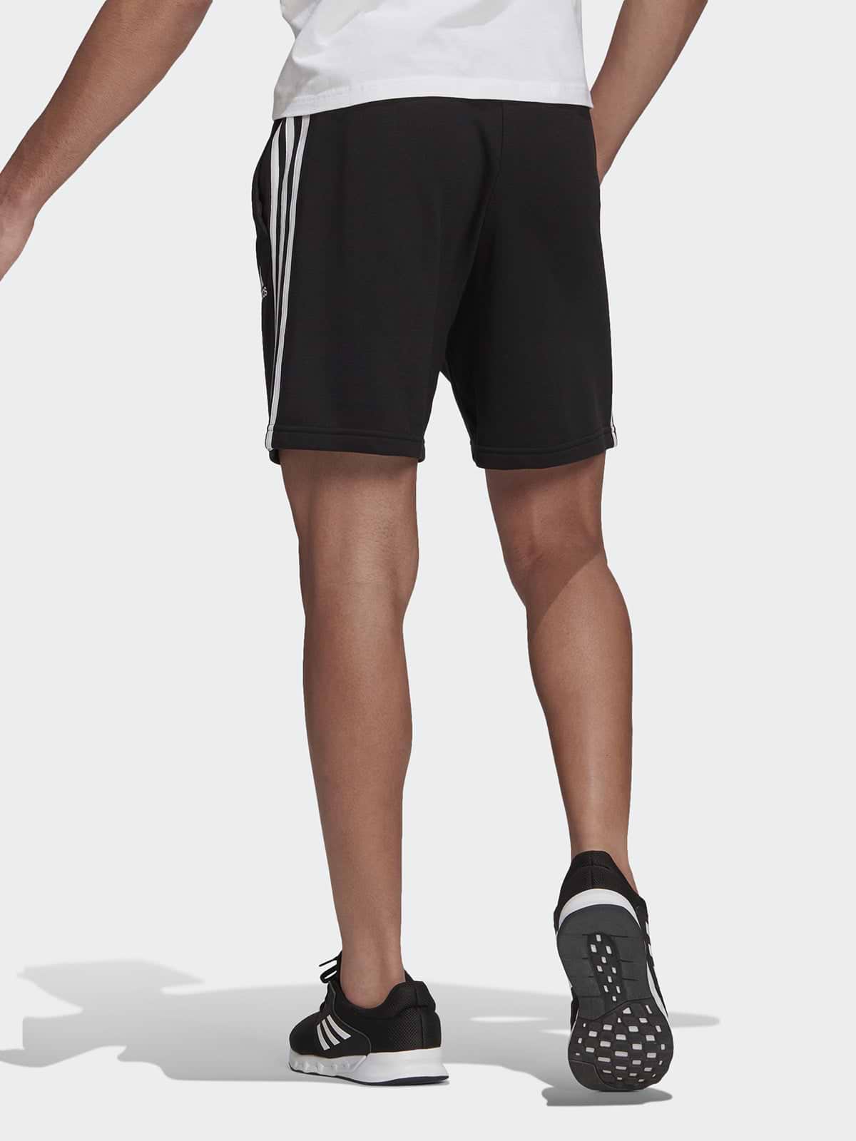 מכנסי ספורט קצרים עם דוגמת פסים- adidas performance|אדידס פרפורמנס