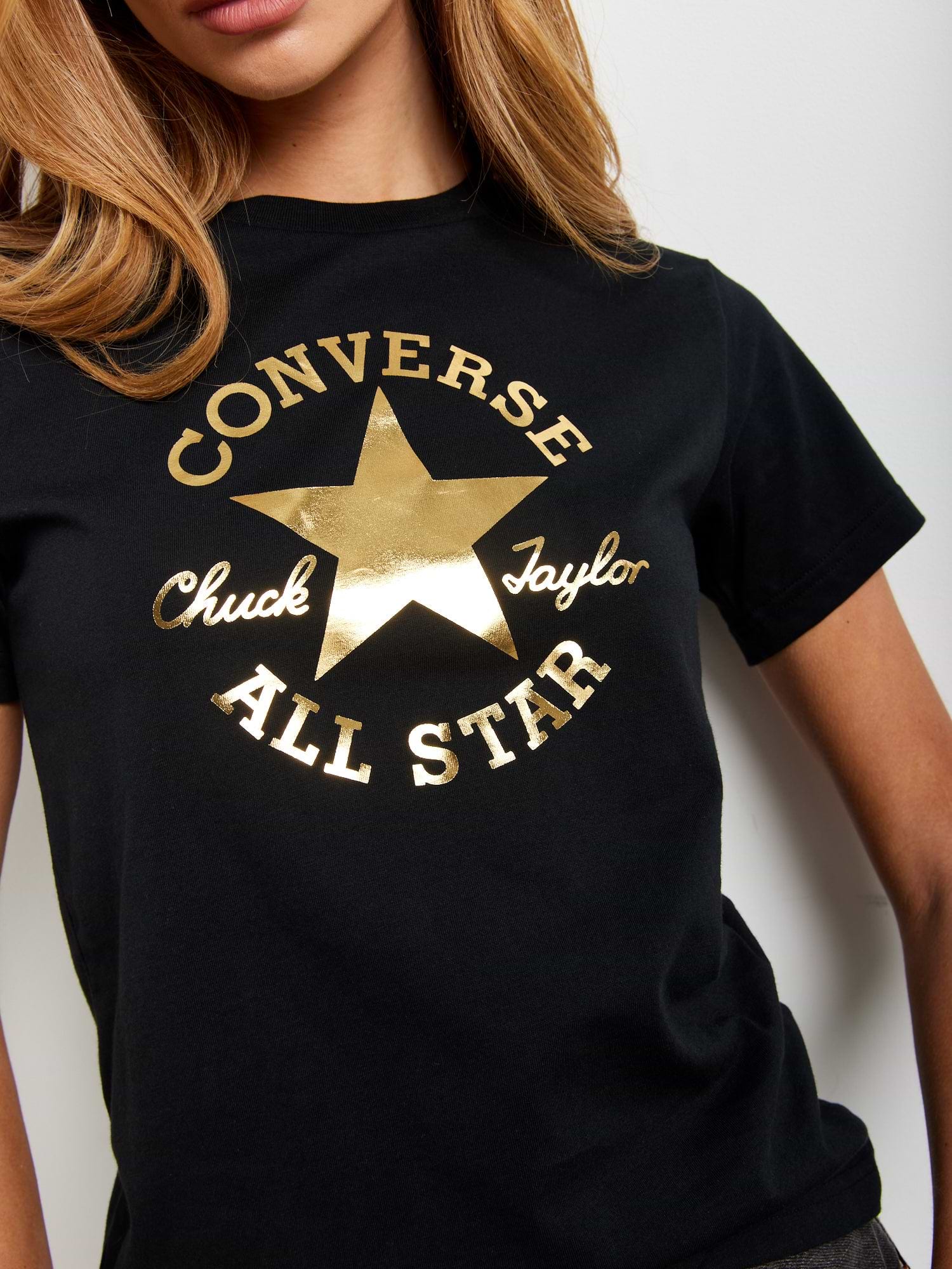 חולצת טי קצרה עם לוגו מטאלי- Converse|קונברס