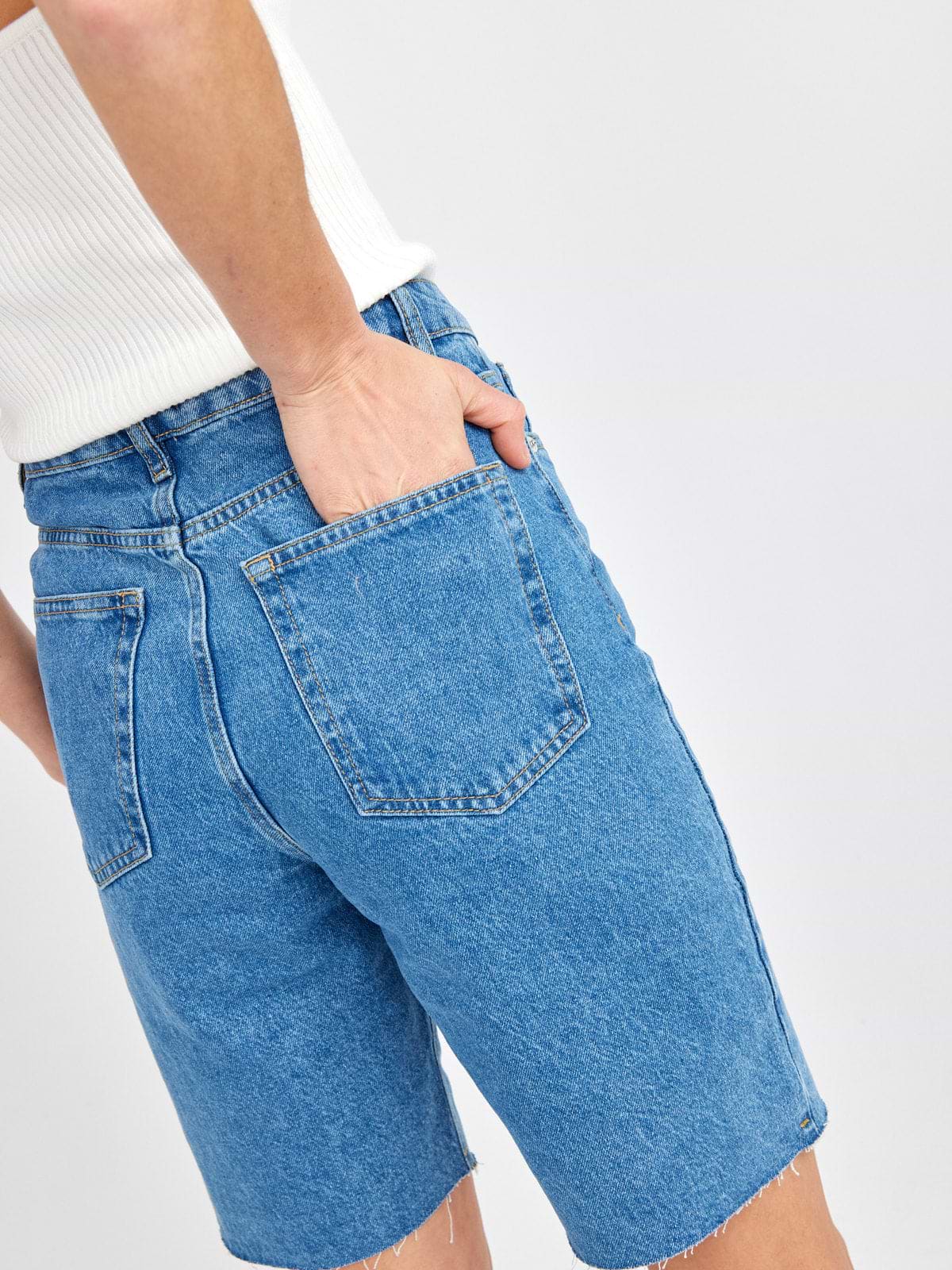 מכנסי ג'ינס ברך בגזרה ישרה