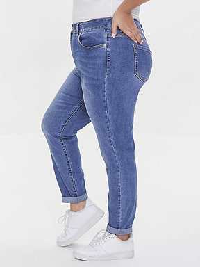 מכנסי ג'ינס סקיני בגזרה גבוהה ובמידות גדולות