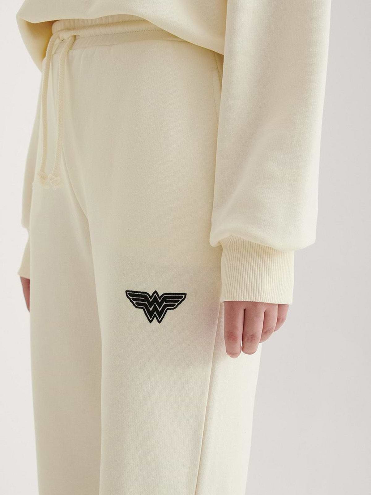 מכנסי טרנינג wonder woman לוגו מודפס- NA-KD|נייקד