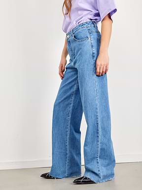 מכנסי ג'ינס בגזרה גבוהה / נשים