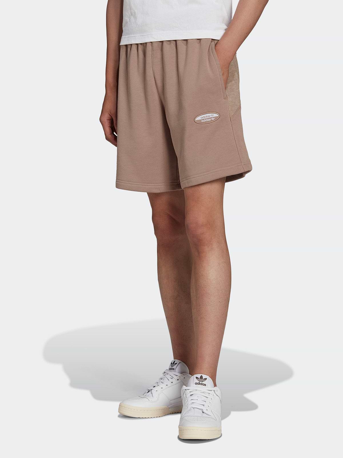 מכנסי ברמודה עם פאץ' לוגו- Adidas Originals|אדידס אוריג'ינלס