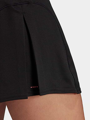 חצאית טניס קצרה HEAT.RDY / נשים