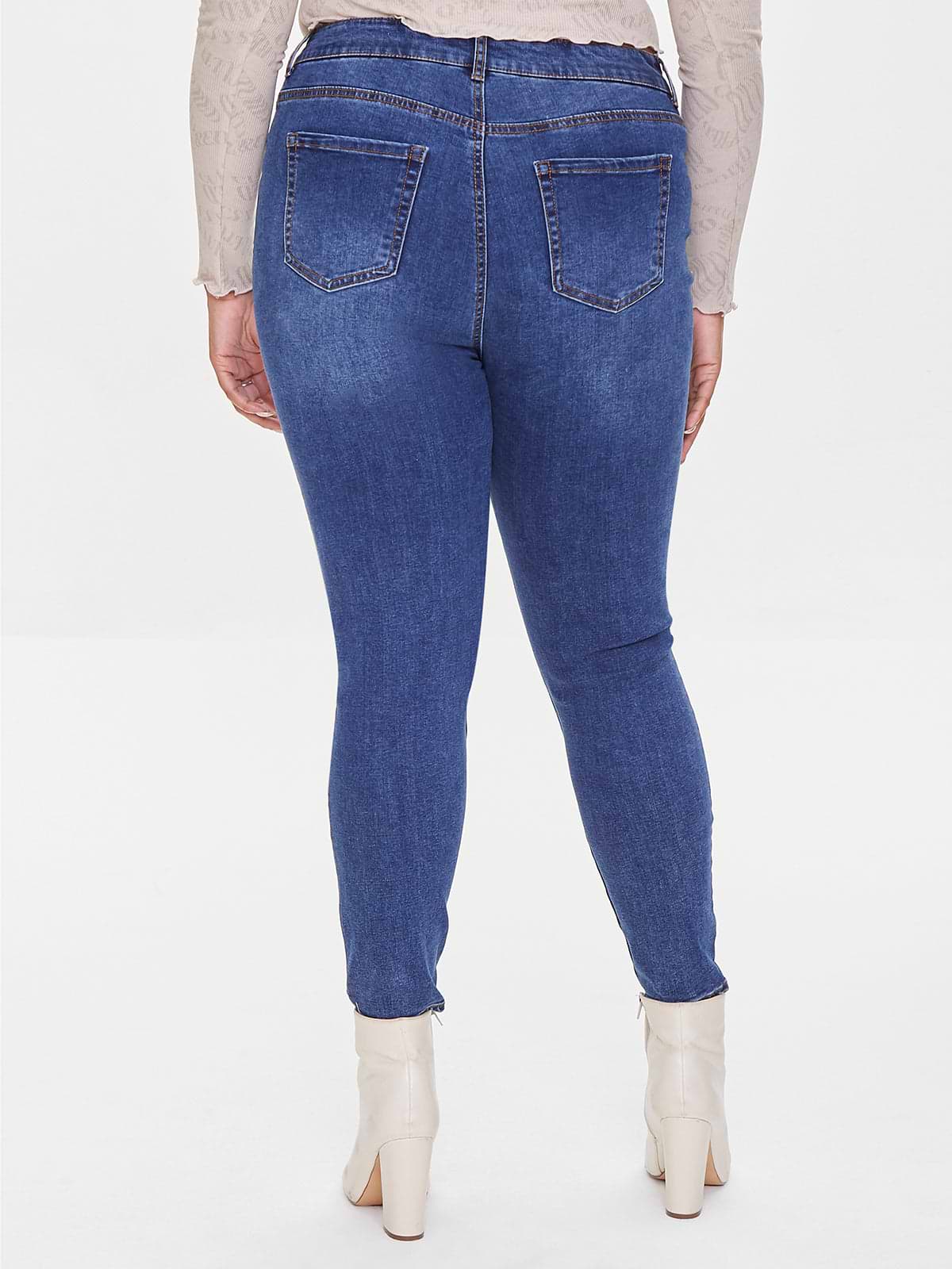 מכנסי ג'ינס בגזרה גבוהה ובמידות גדולות- FOREVER 21|פוראבר 21