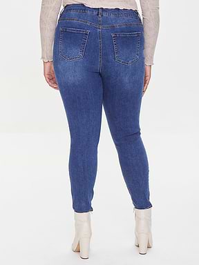 מכנסי ג'ינס בגזרה גבוהה ובמידות גדולות