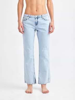 מכנסי ג'ינס בגזרה נמוכה עם שליץ / נשים