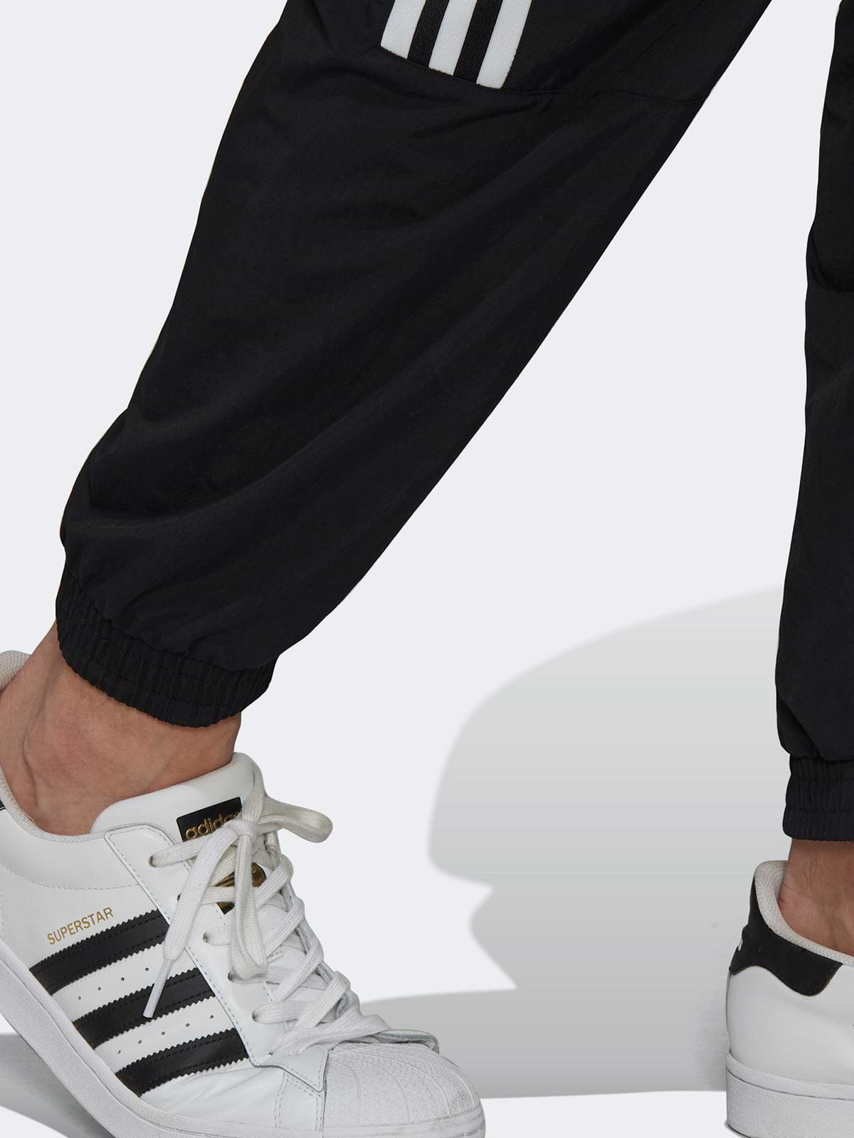 מכנסי ניילון ספורטיביים עם לוגו רקום- Adidas Originals|אדידס אוריג'ינלס