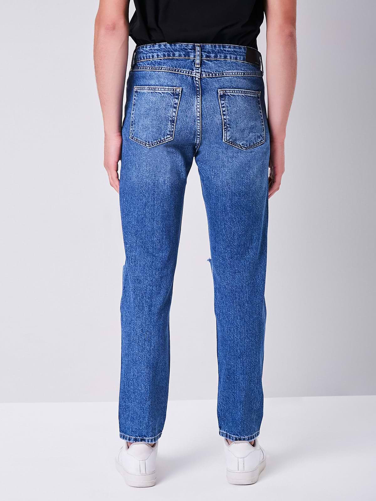 מכנסי ג'ינס בגזרה ישרה עם קרעים- FOREVER 21|פוראבר 21