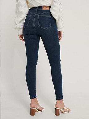 מכנסי ג'ינס סקיני בגזרה גבוהה
