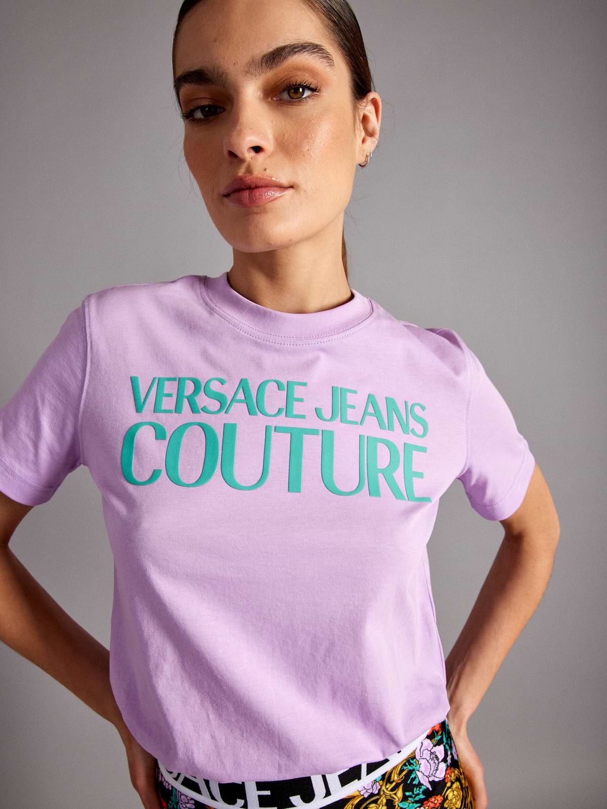 טישרט בייסיק עם לוגו גרפי בולט- Versace Jeans Couture|ורסאצ'ה ג'ינס קוטור