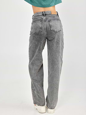 מכנסי ג'ינס בגזרה גבוהה ומתרחבת