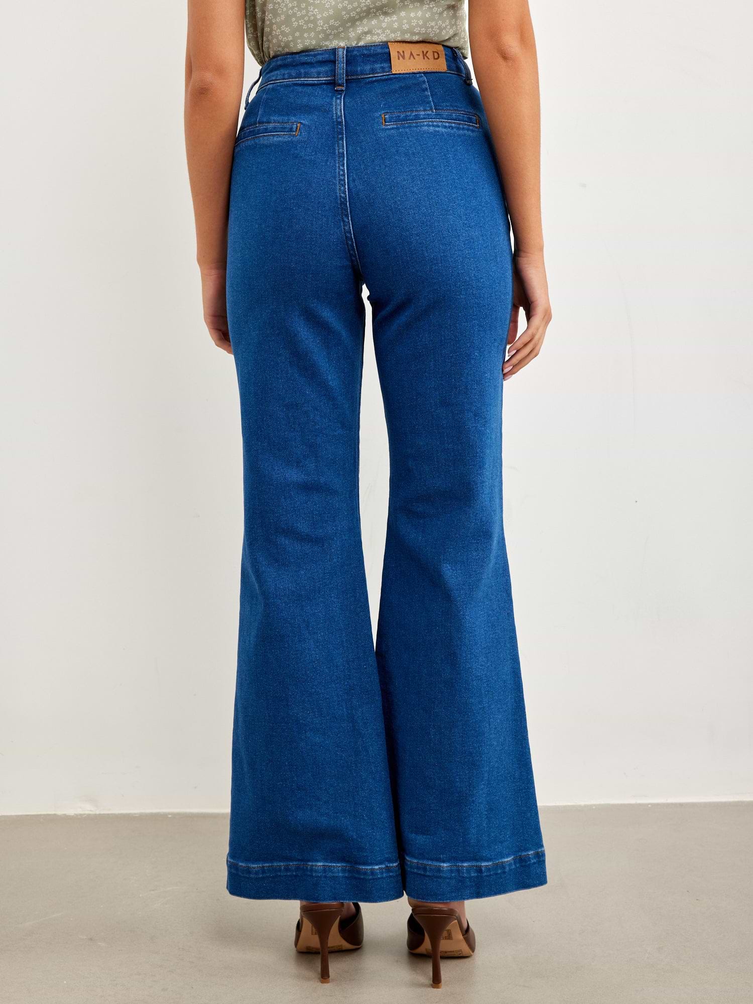 מכנסי ג'ינס בגזרה גבוהה ומתרחבת / נשים- NA-KD|נייקד