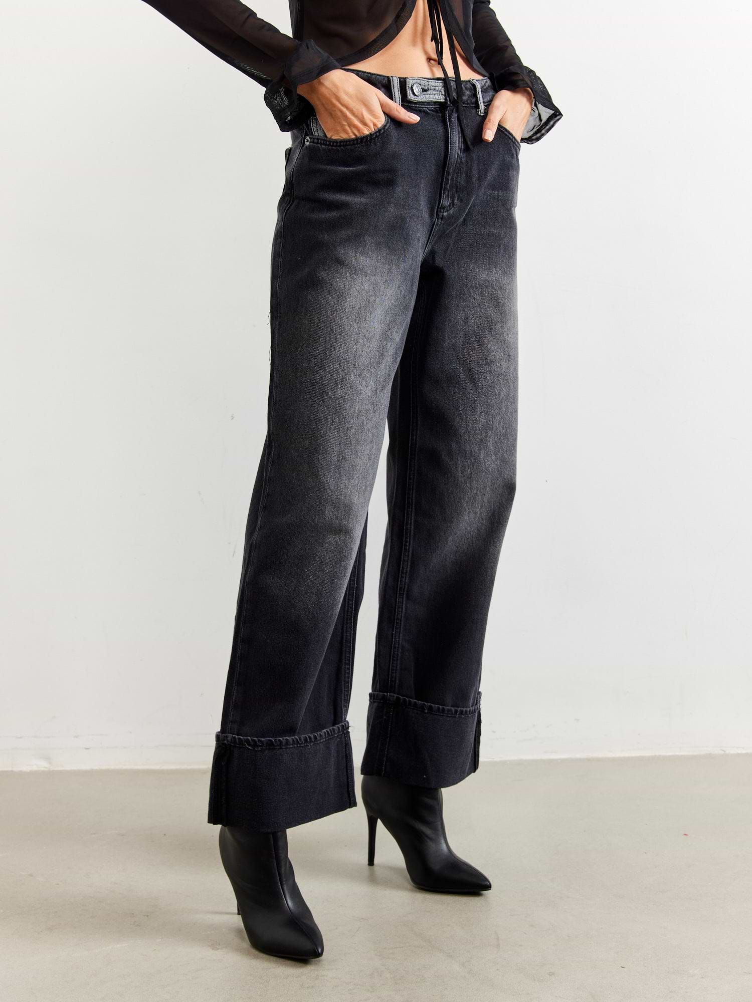 מכנסי ג'ינס בגזרה נמוכה JOSEFINE H.J X NA-KD- NA-KD|נייקד