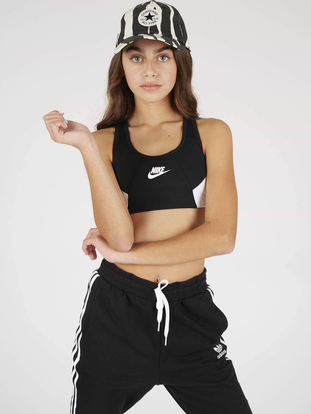גוזיית ספורט עם לוגו / ילדות- Nike|נייק