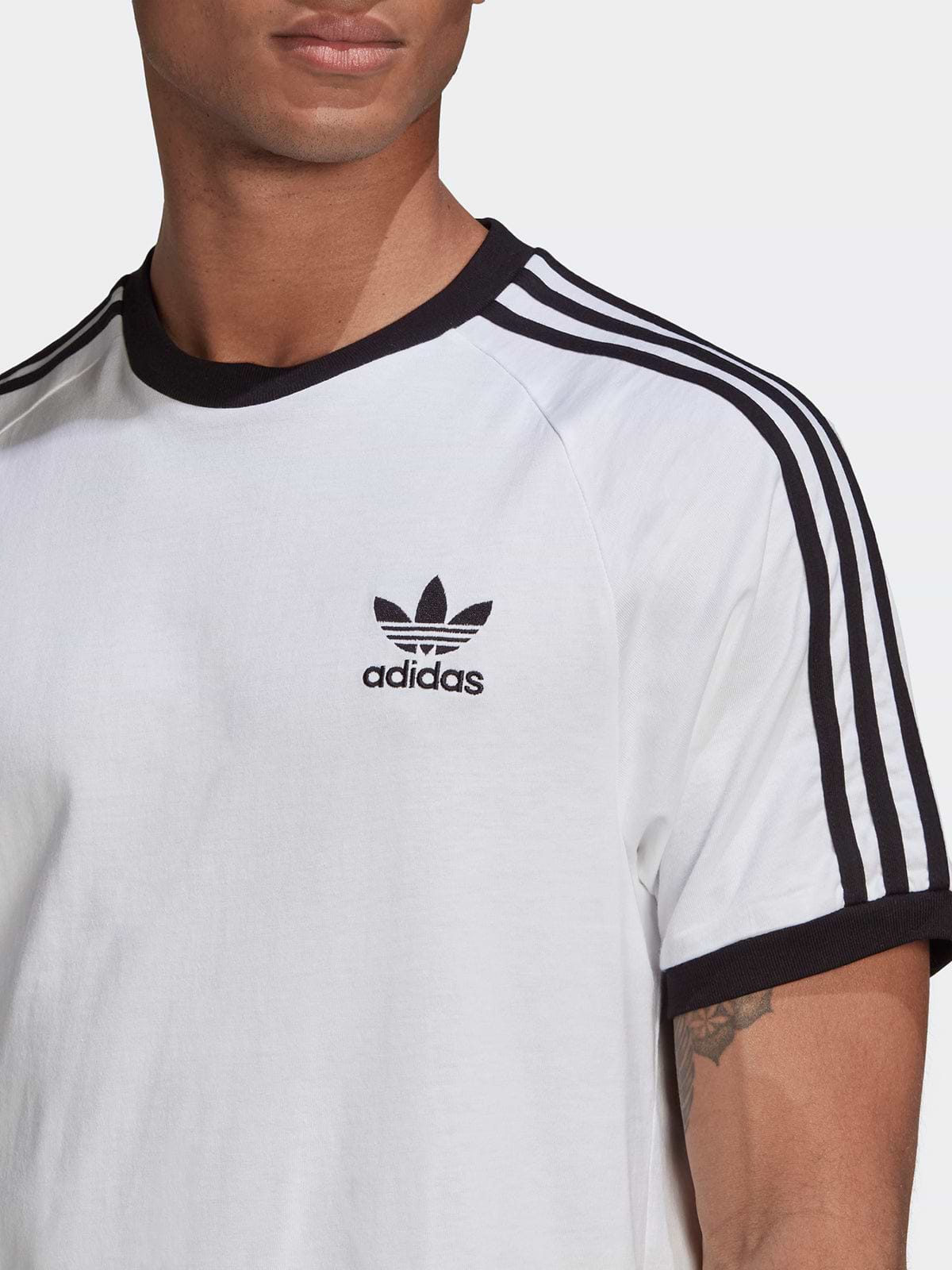 טישרט בייסיק עם לוגו רקום ודוגמת פסים- Adidas Originals|אדידס אוריג'ינלס