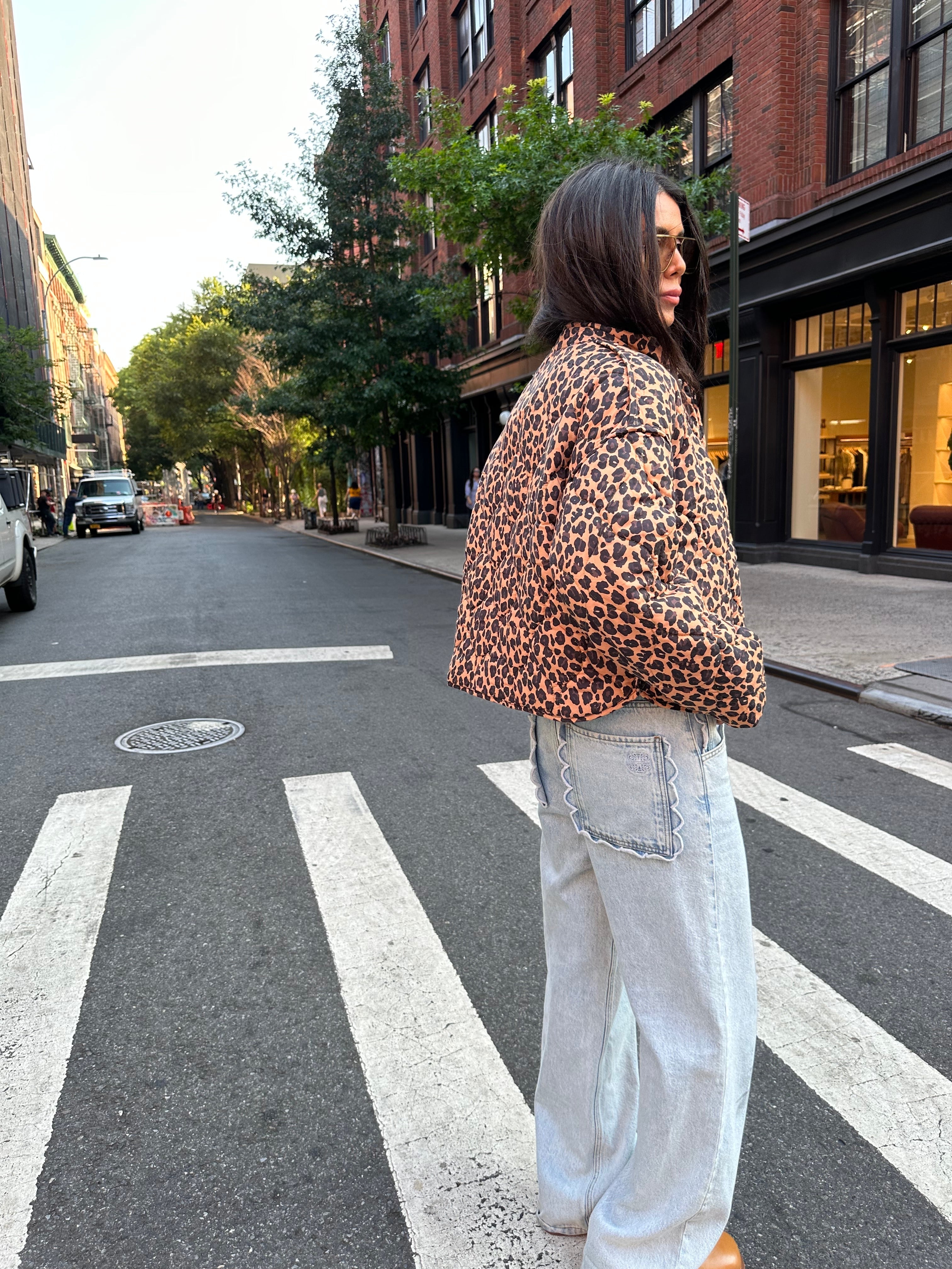 caption_Model wears Scallop Detail Straight Leg Jeans  in UK size 10/ US 6