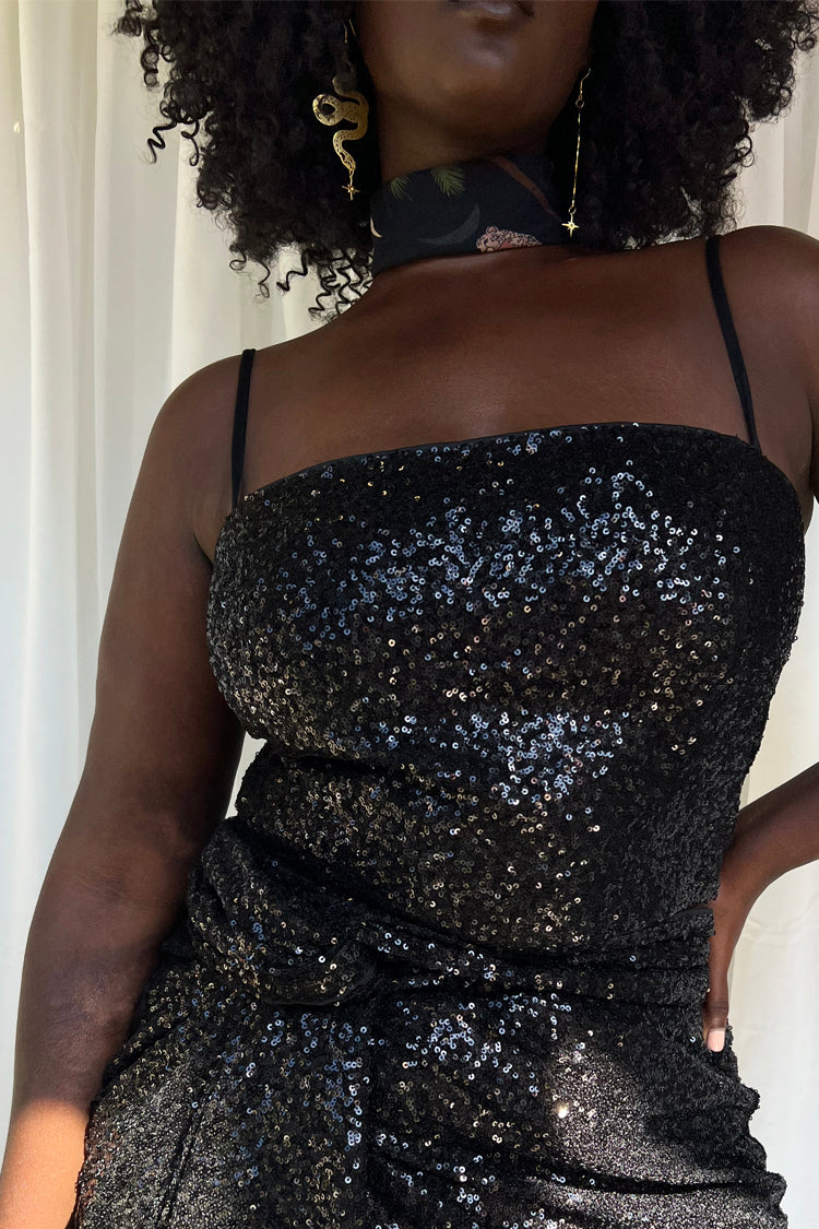 caption_Model wears Black Sequin Crop Top in UK 18 / US 14