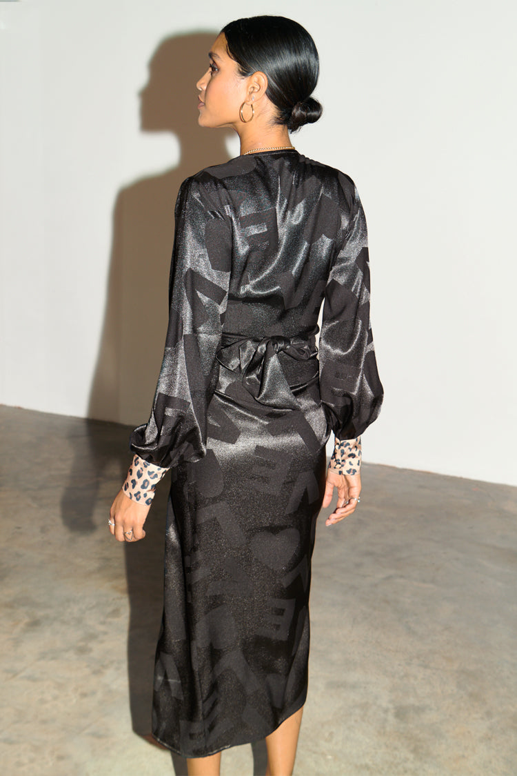caption_Model wears Black Paris Love Midi Vienna in UK 8 / US 4