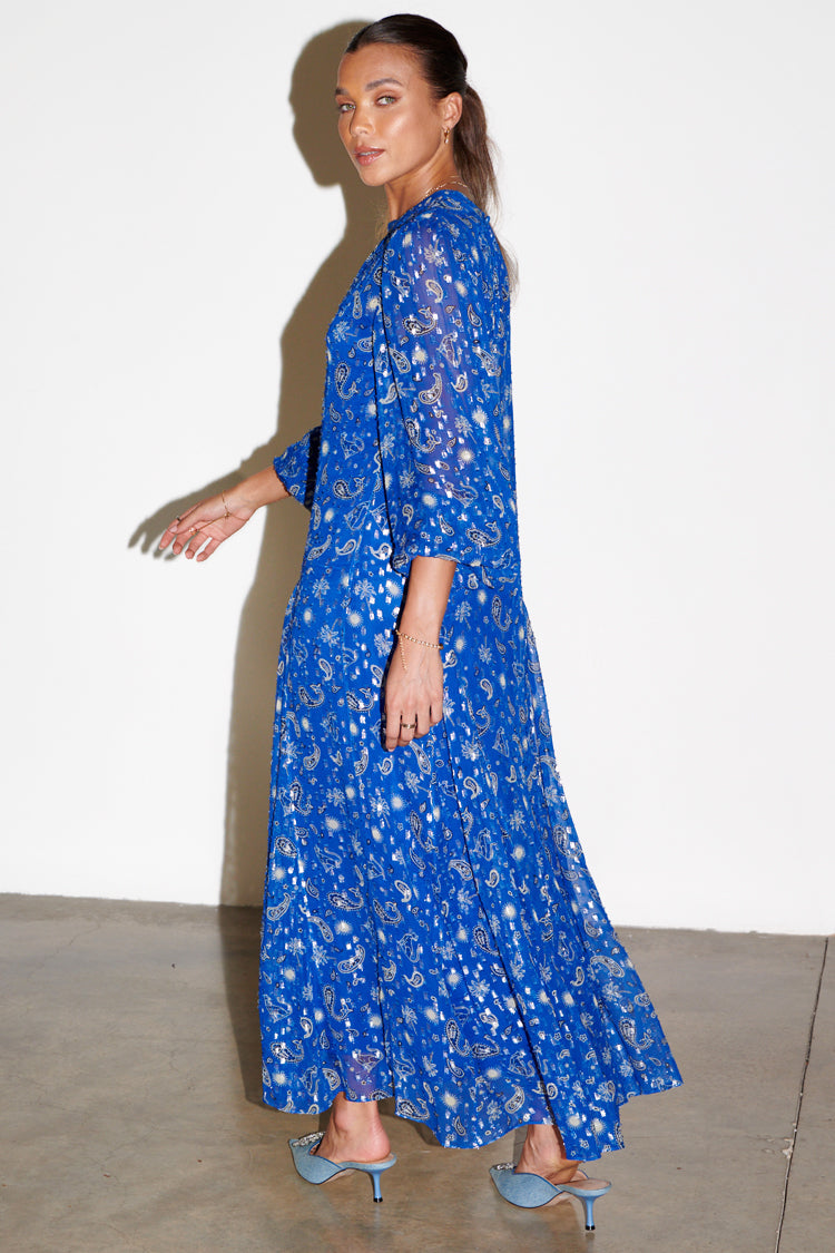 caption_Model wears Blue Running Wild Paisley Bibi Dress in UK size 10/ US 6