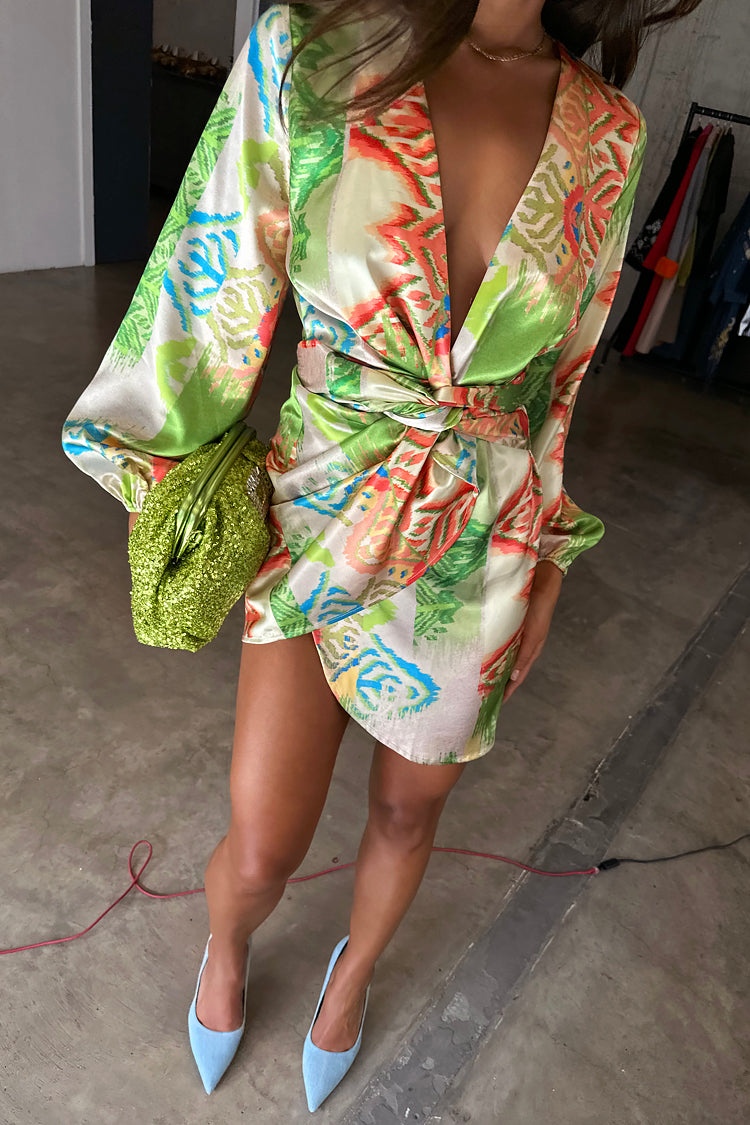 caption_Model wears Green Abstract Mini Vienna in UK size 10/ US 6