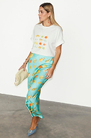 Thumbnail for caption_Model wears Atlantis Dorris Skirt in UK size 10/ US 6