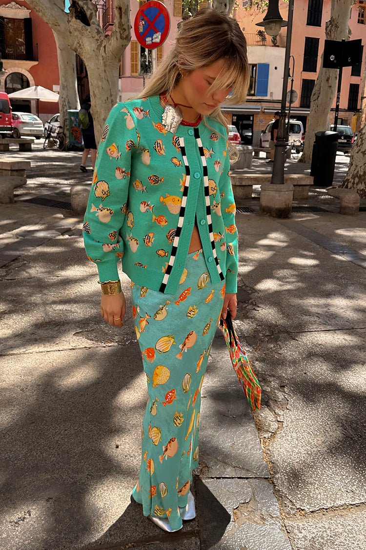 caption_Model wears Atlantis Dorris Skirt in UK size 10/ US 6