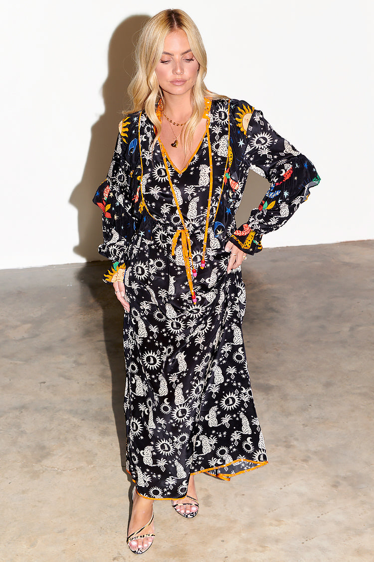 Model wearing Black Paradise Leopard Darcey Dress 