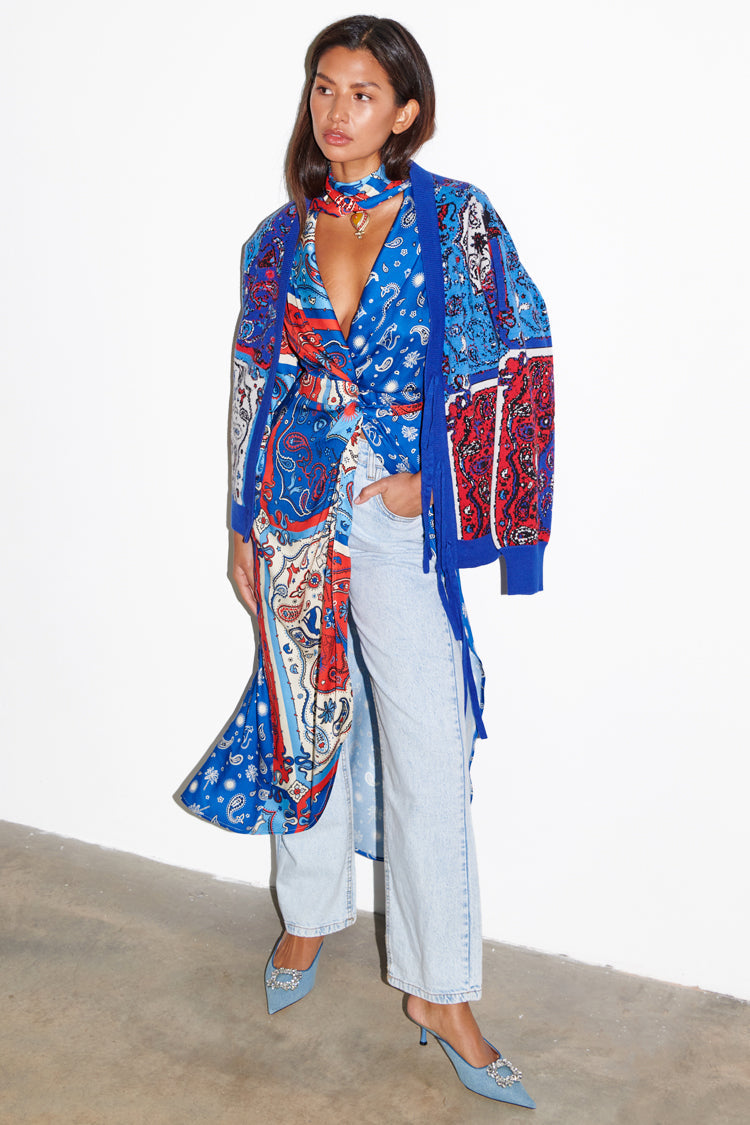 caption_Model wears Blue Bandana Clash Brooklyn Wrap Dress  in UK size 10/ US 6