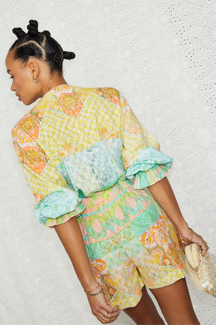 caption_Model wears Boho Geanie Shirt in UK size 10/ US 6