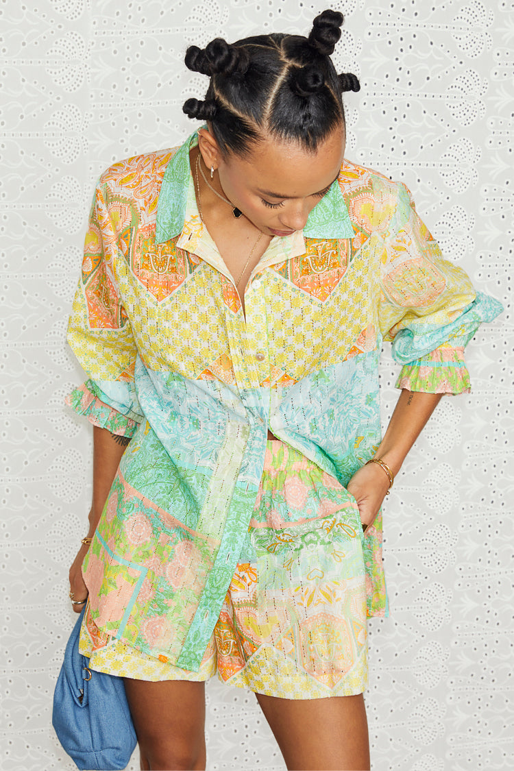 caption_Model wears Boho Geanie Shirt in UK size 10/ US 6