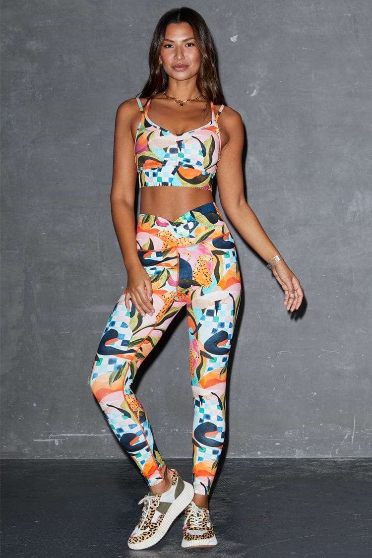 caption_Model wears Costa Rica Gym Legging in UK size 8/ US 4