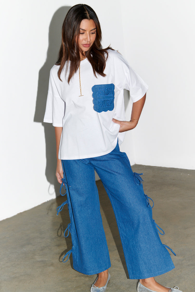 caption_Model wears  White Denim Pocket T-shirt in UK size 10/ US 6