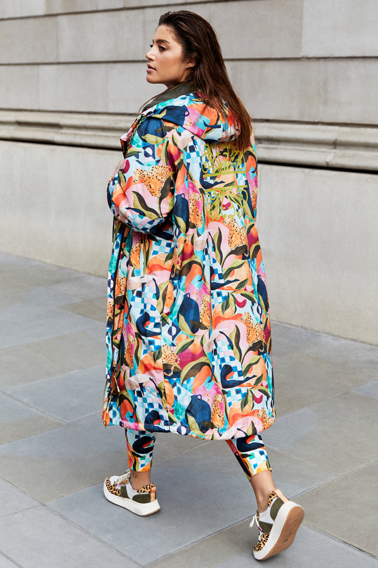 caption_Model wears Costa Rica Dry Robe in UK size 16/ US 12