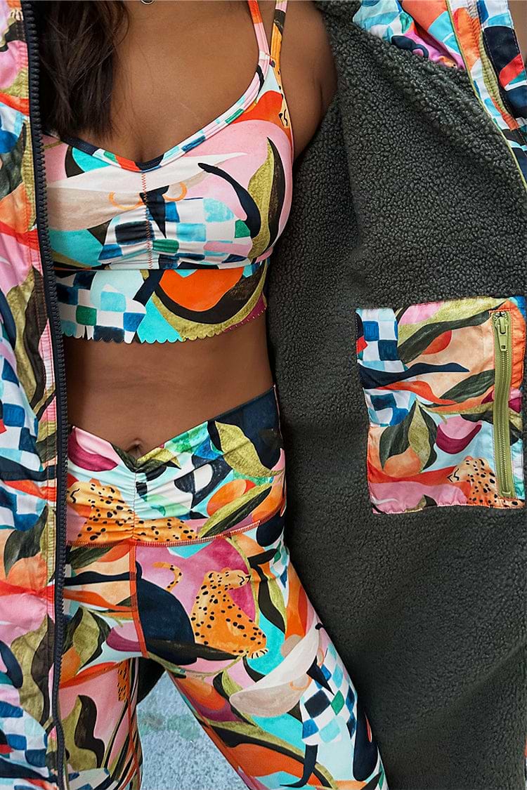 caption_Model wears Costa Rica Dry Robe in UK size 8/ US 4